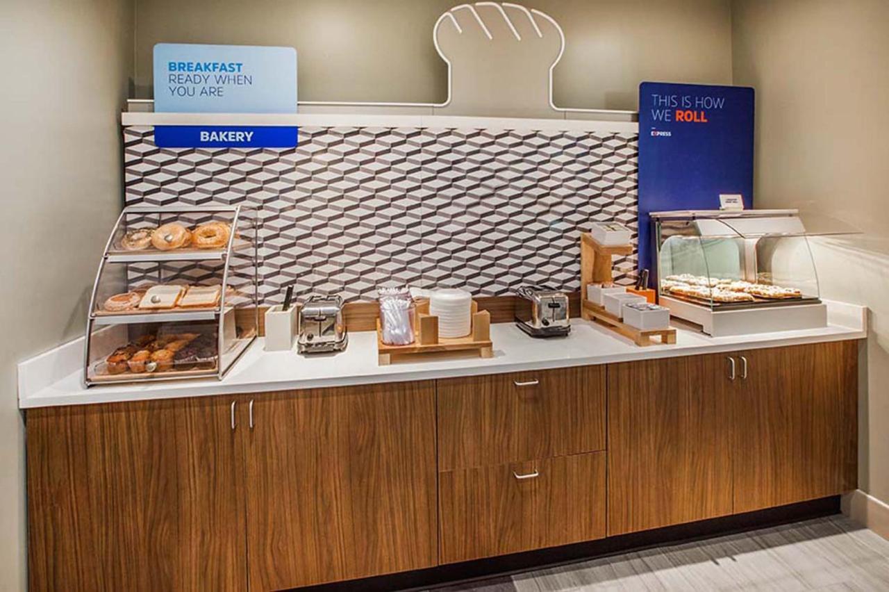 Holiday Inn Express Hotel & Suites Eugene Downtown - University By Ihg Экстерьер фото